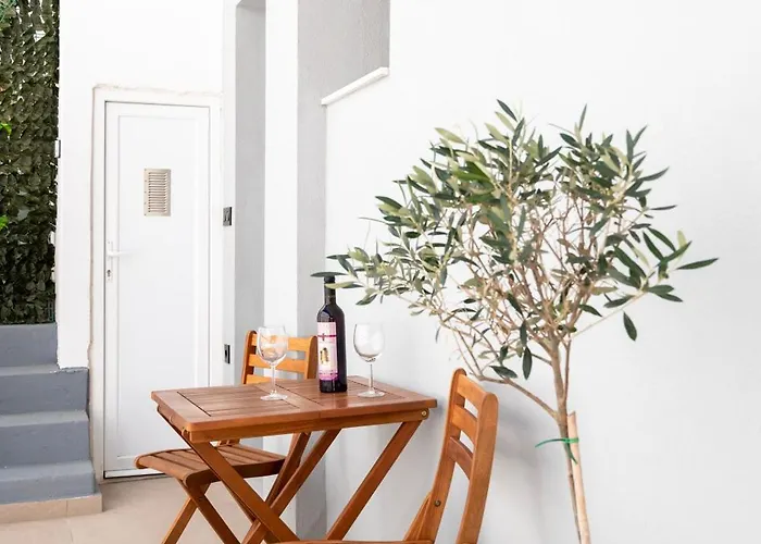 Calliope's Rhodes Comfort Rhodes City